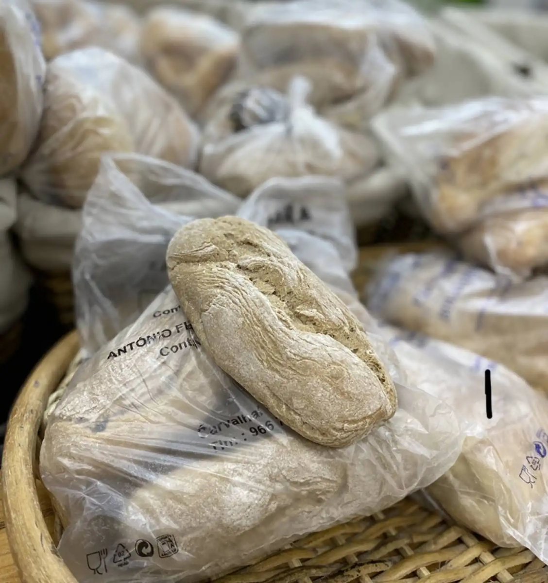 public-1764622728 Pão Bolas de Mafra Centeio - Image 1